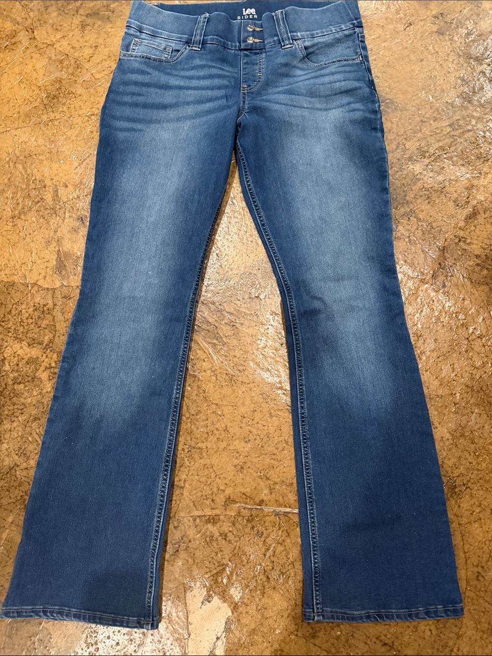 Lee Women's Flared Jeans in Medium Blue Wash